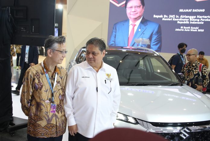Kunjungan Airlangga Hartarto di Booth Suzuki Indonesia GJAW 2023 (1)