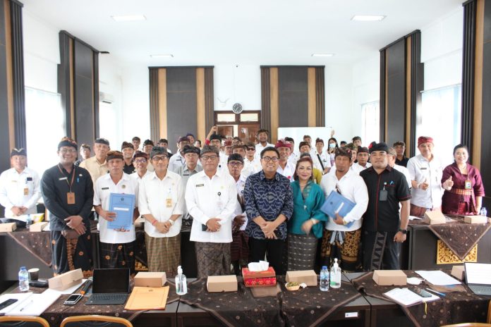 Foto : Wawali Agus Arya Wibawa, saat menghadiri rapat Forum Perbekel/Lurah Kota Denpasar, Kemis (2/3)