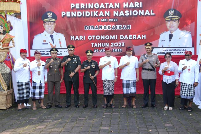 Pemkab Tabanan Gelar Upacara Peringatan Hardiknas Dan Hari Otonomi Daerah (2)