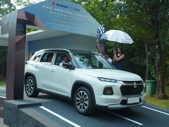 Penyerahan Perdana Grand Vitara Secara Resmi (7)
