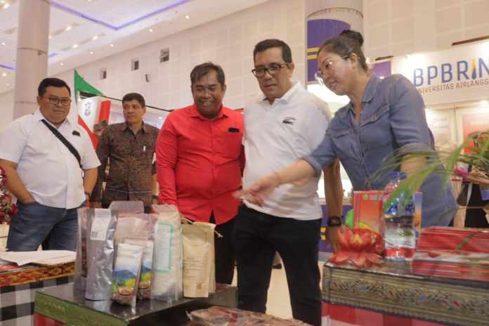 Kunjungi Surabaya Great Expo, Bupati Tabanan dan Ketua Dekranasda Tabanan Dukung dan Optimis UMKM Tabanan Bangkit dan Maju1