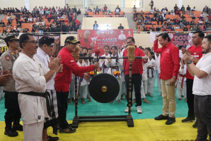 Ajang Promosi dan Tingkatkan Potensi Olahraga, Bupati Sanjaya Buka Open Karate Tournament KKI Debes Cup III (2)