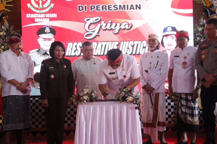 Bupati Tabanan Hadiri Peresmian Griya Restorative Jutice (RJ) Oleh Kepala Kejaksaan Tinggi Bali Serentak di 10 Kecamatan di Tabanan2