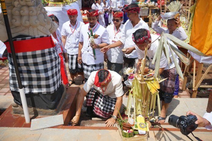 Pemerintah Kabupaten Tabanan Gelar Upacara Pemelaspasan Alit di Padmasana Kantor Bupati