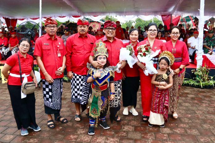 Dukung Kreativitas Anak, Bupati Sanjaya beserta Istri Buka Pawai Ogoh-Ogoh Mini Festival Ogoh-Ogoh Singasana Tahun 2024