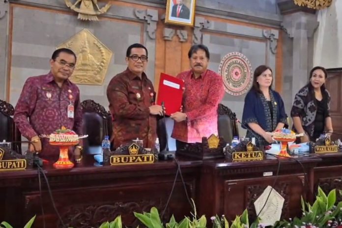 Bupati Tabanan Sampaikan Rekomendasi DPRD Kabupaten Tabanan Atas LKPJ TA 2023 Dalam Paripurna Ke-2 Tahun Sidang 2024 (1)
