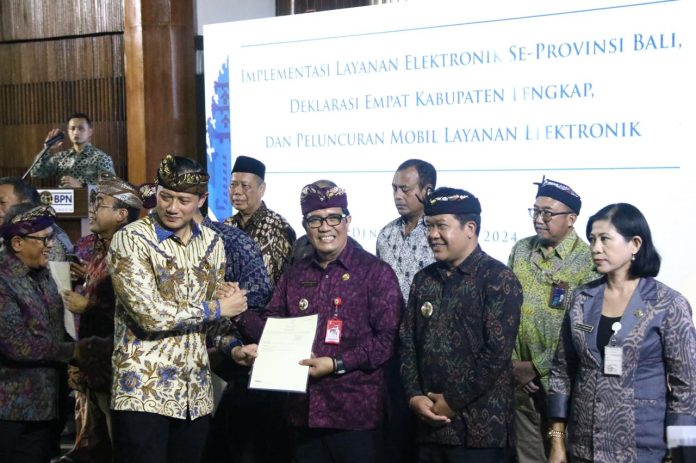 Bupati Tabanan Hadiri Kegiatan Implementasi Layanan Elektronik, Deklarasi 4 Kabupaten Lengkap, dan Mobil Layanan Elektronik di Provinsi Bali oleh Menteri ATR-BPN dan Menteri PAN RB (1)
