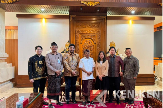 nusadua Gubernur Bali Wayan Koster menerima undangan Nusa Dua Forum 2026 dari Publisher dan Chief Executive SCMP Tammy Tam di Jayasabha Denpasar