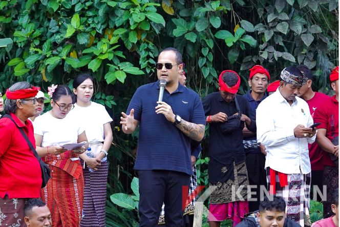 wabubadung Wakil Bupati Badung Bagus Alit Sucipta bersama Anggota DPRD Putu Yunita Oktarini membuka Lomba Mancing Harian Borongan di Taman Beji Pura Dalem Pande Banjar Belawan.